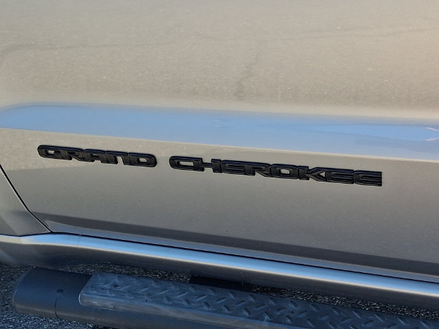 Used 2020 Jeep Grand Cherokee Altitude AWD/4WD image 29
