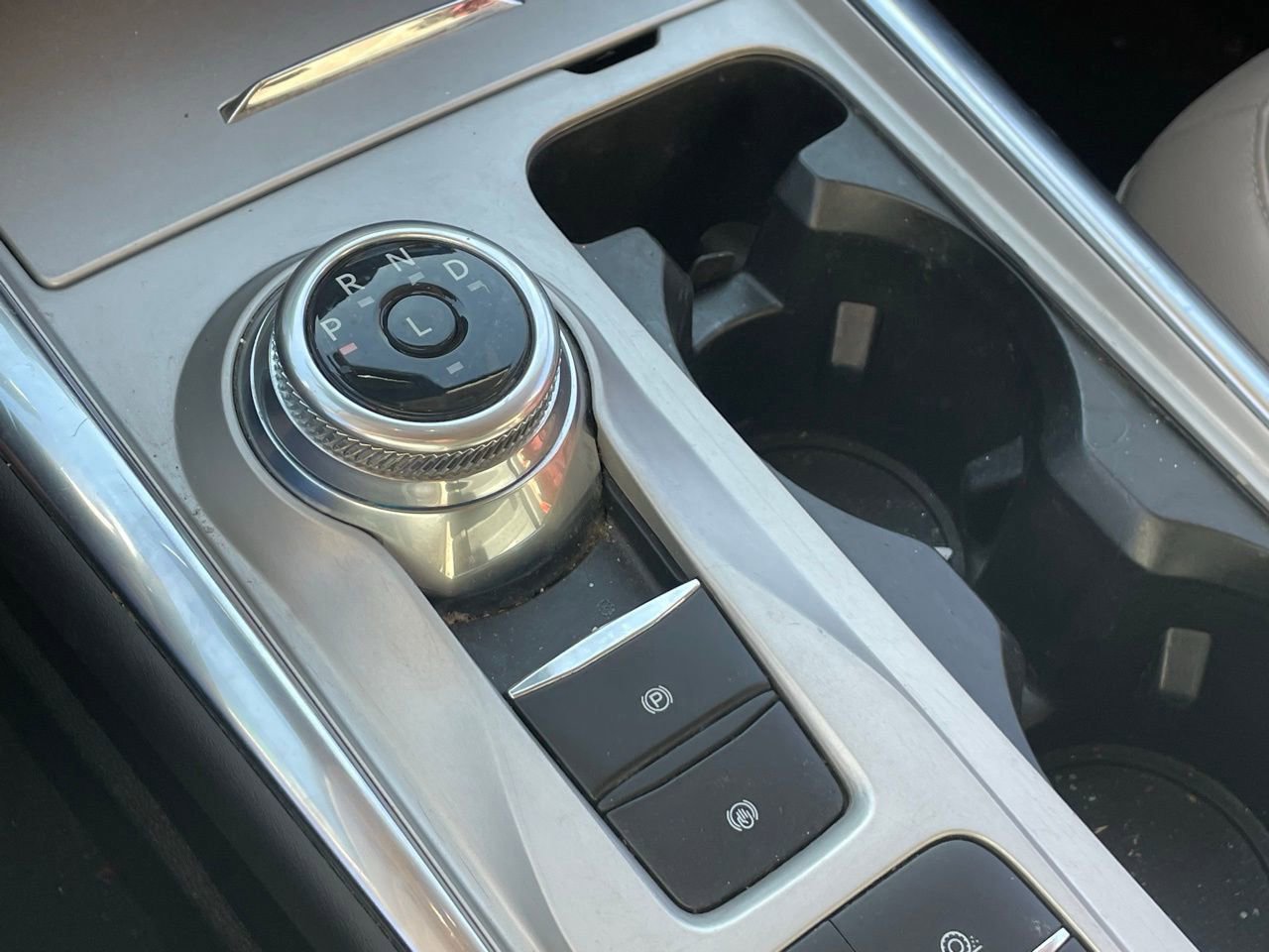 Used 2022 Ford Explorer XLT w/ Equipment Group 202A image 7