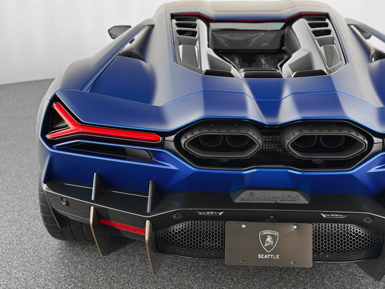 Used 2025 Lamborghini Revuelto image 39