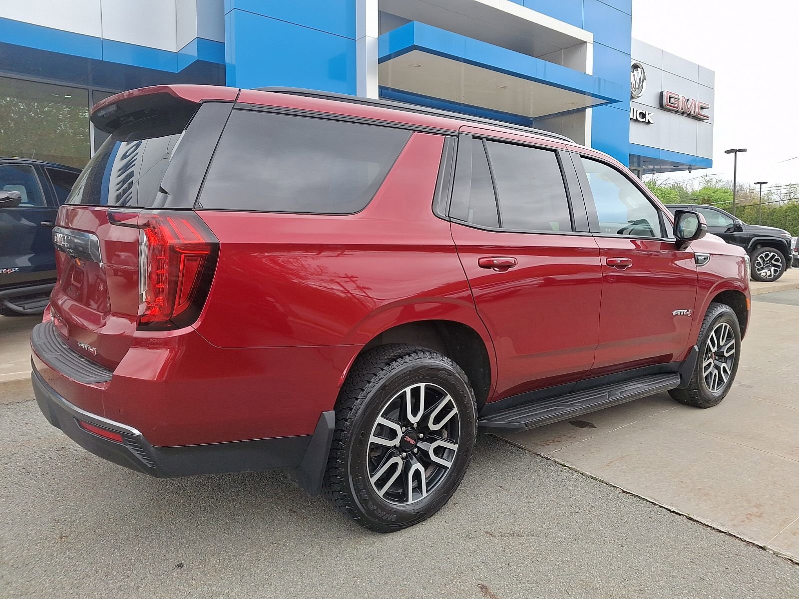 Used 2023 GMC Yukon AT4 w/ LPO, Floor Liner Package AWD/4WD image 6