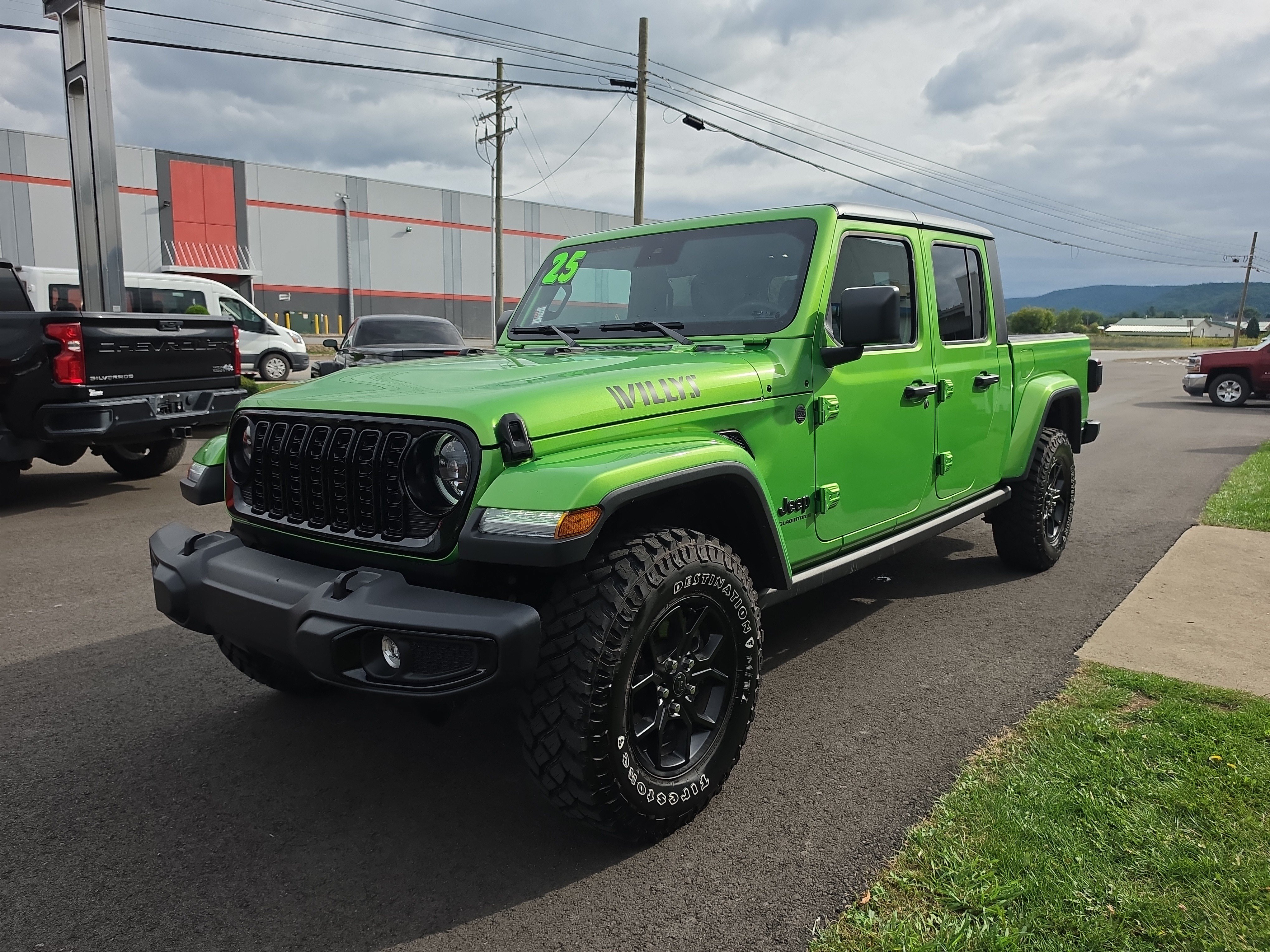 Used 2025 Jeep Gladiator Sport AWD/4WD image 8