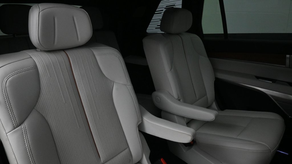 Certified 2026 Cadillac Vistiq Luxury AWD/4WD image 12
