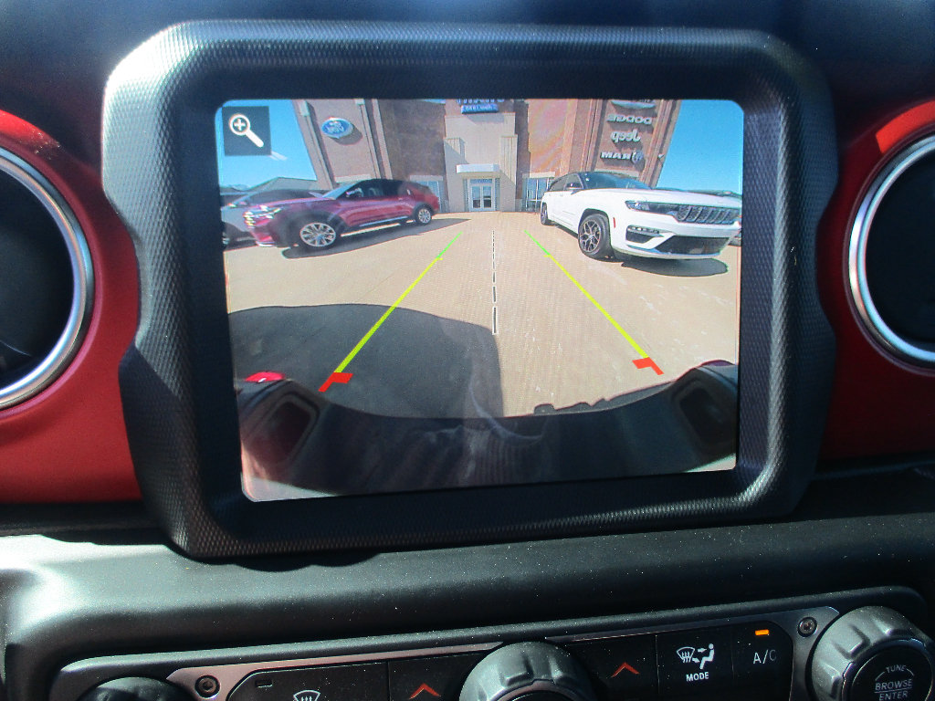 Used 2023 Jeep Gladiator Rubicon w/ Trailer Tow Package AWD/4WD image 7