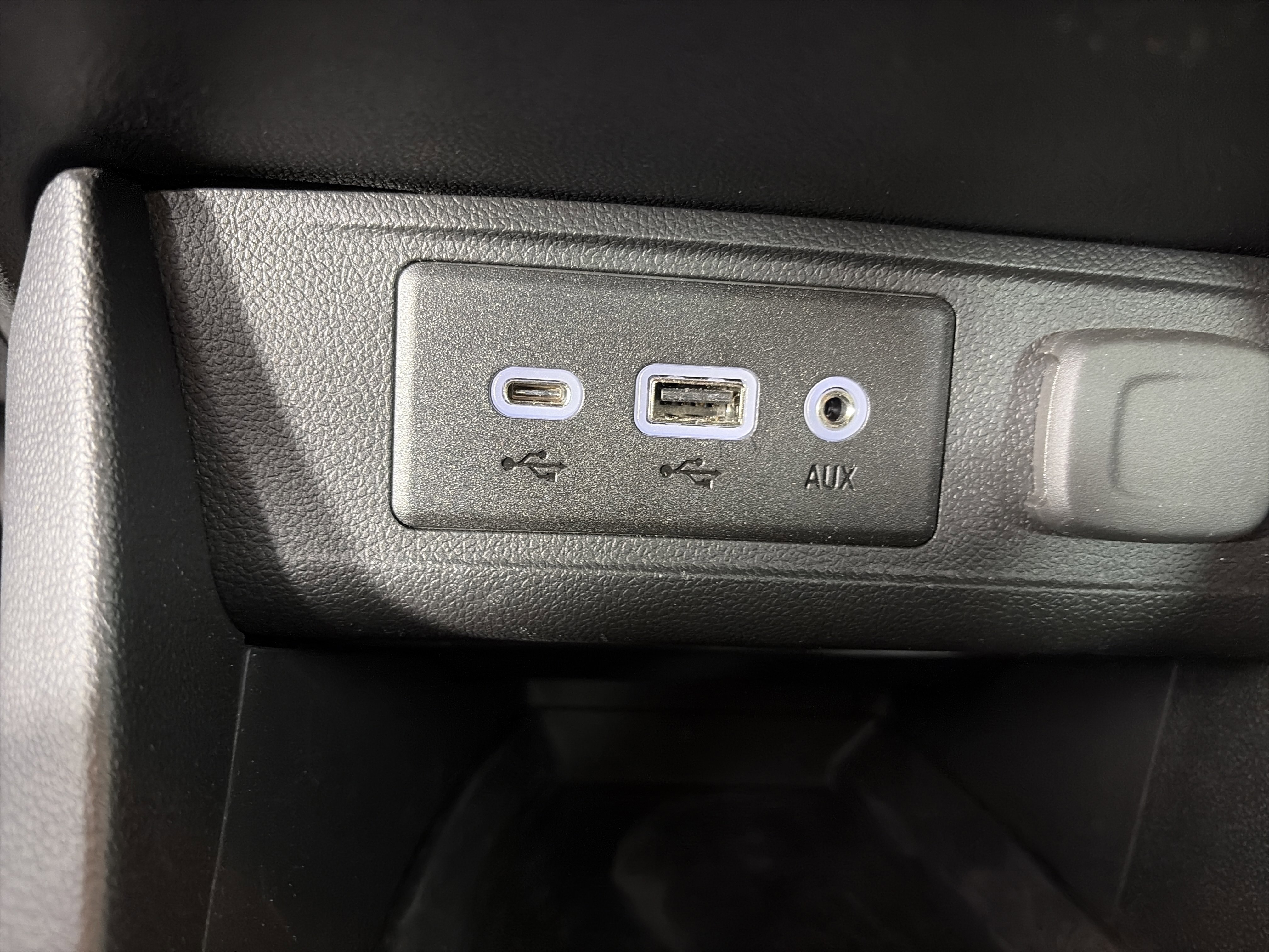 Certified 2022 Buick Encore GX Select w/ Sport Touring Package image 25