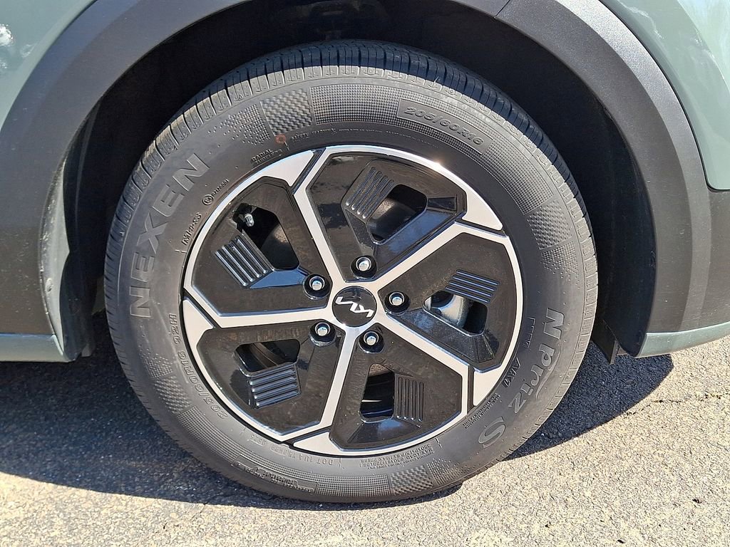 Certified 2025 Kia Niro EX image 8