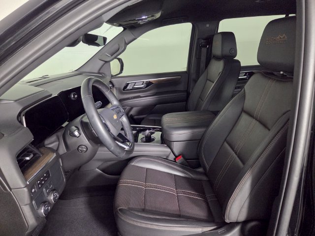 Used 2025 Chevrolet Tahoe High Country RWD image 9