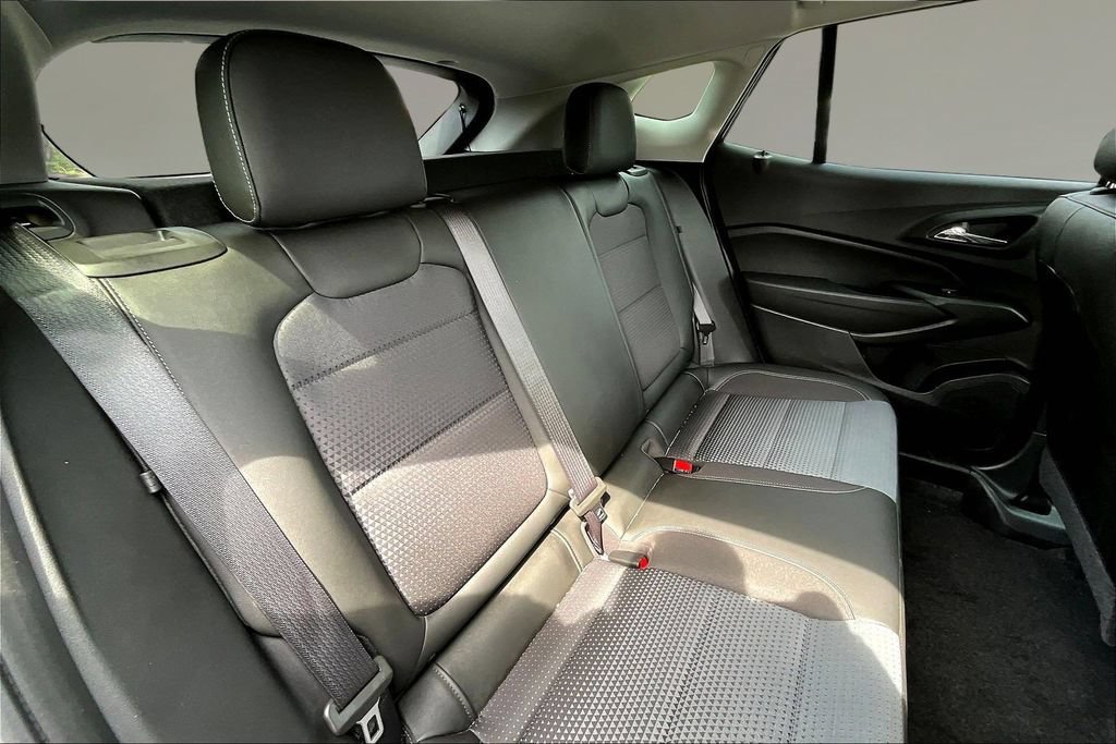 Used 2024 Chevrolet Trax LT w/ Driver Confidence Package FWD image 21