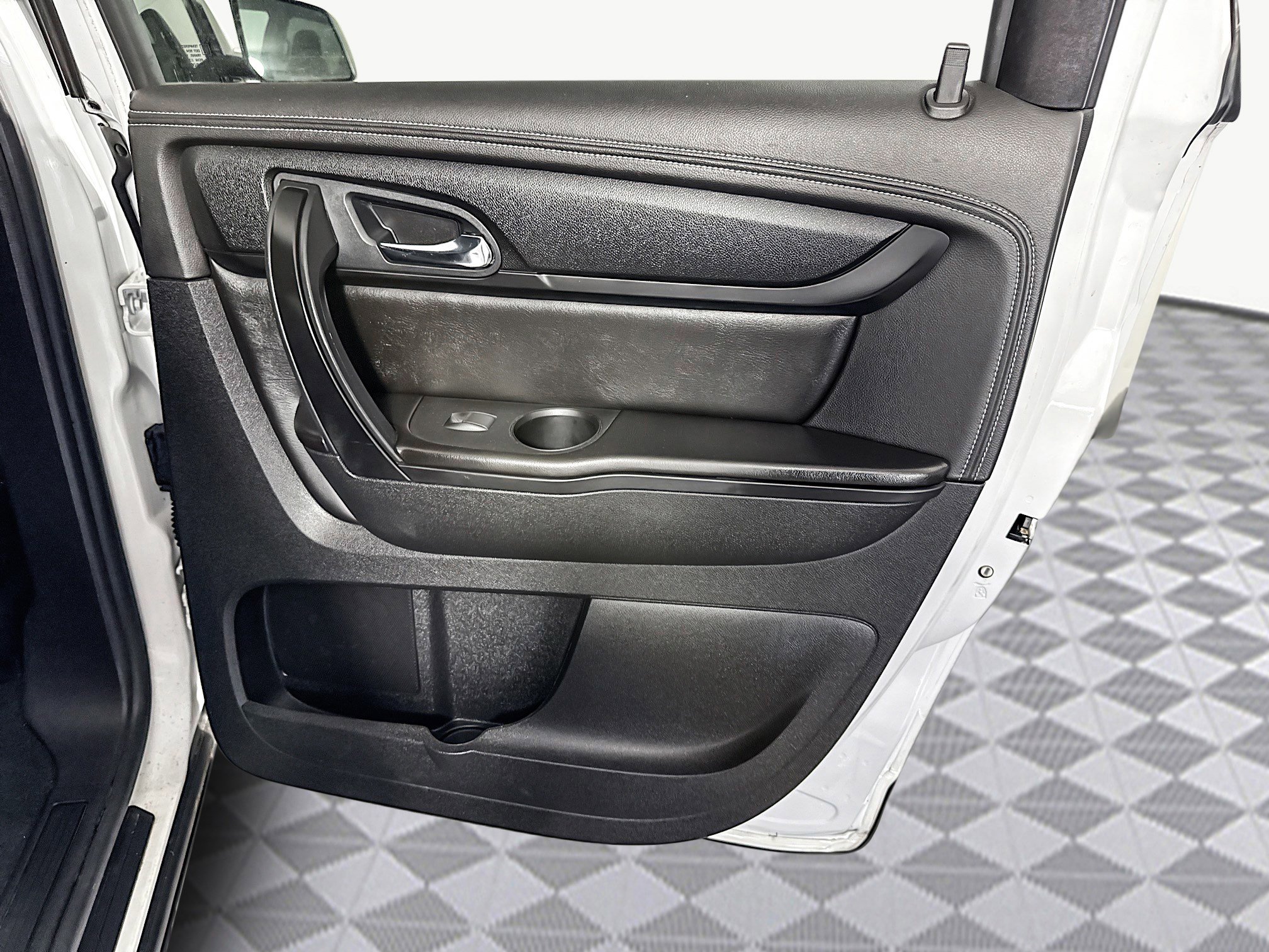 Used 2016 GMC Acadia SLE image 27