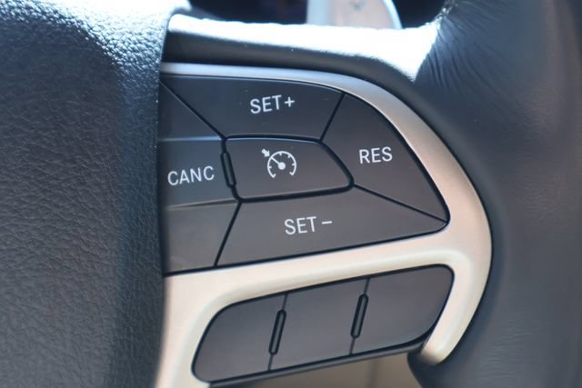Used 2015 Jeep Grand Cherokee Limited AWD/4WD image 7