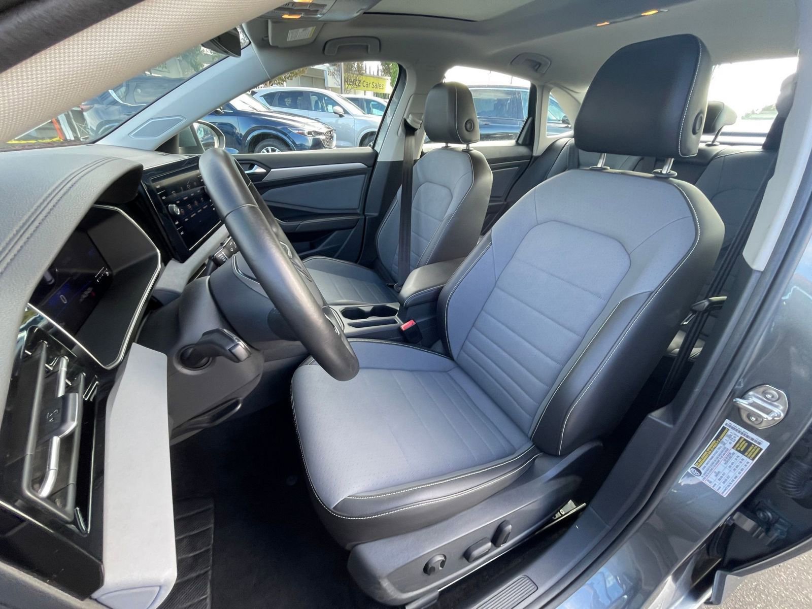 Used 2025 Volkswagen Jetta SE image 30