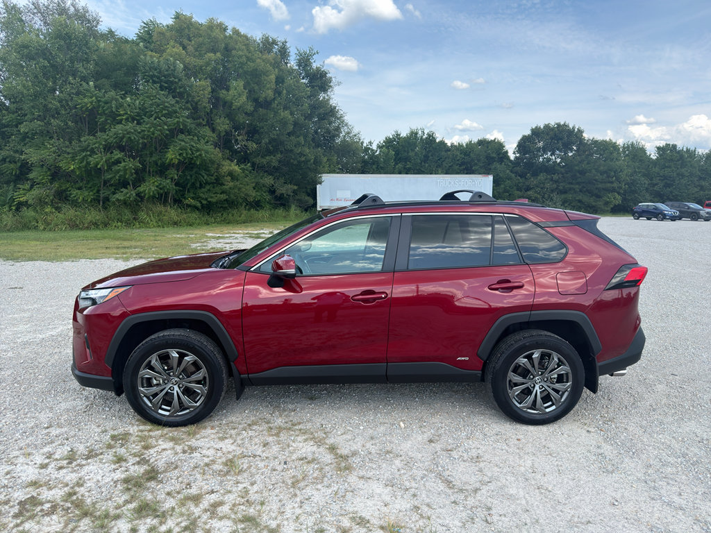 Used 2023 Toyota RAV4 XLE Premium AWD/4WD image 3