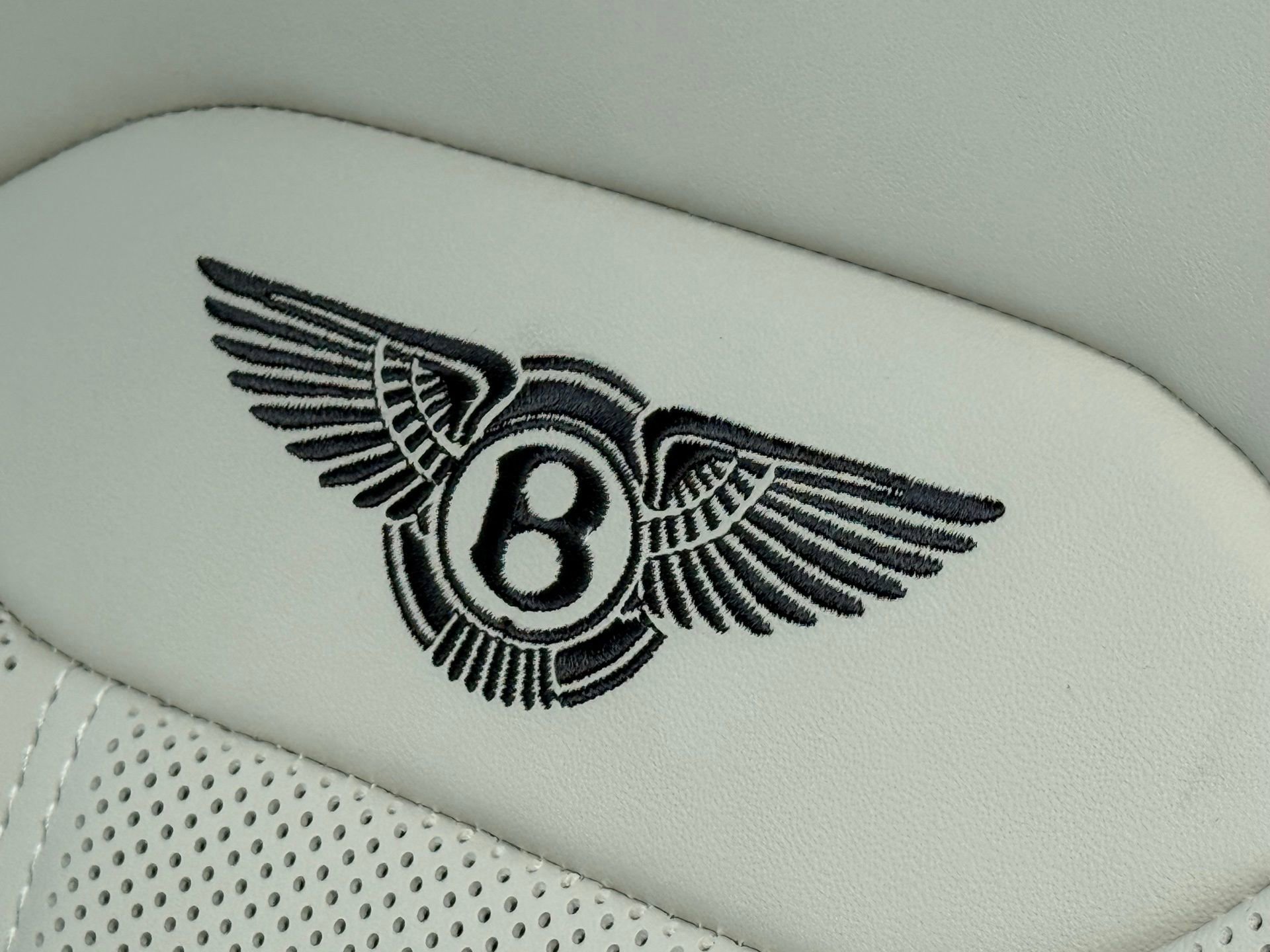 New 2025 Bentley Bentayga image 17