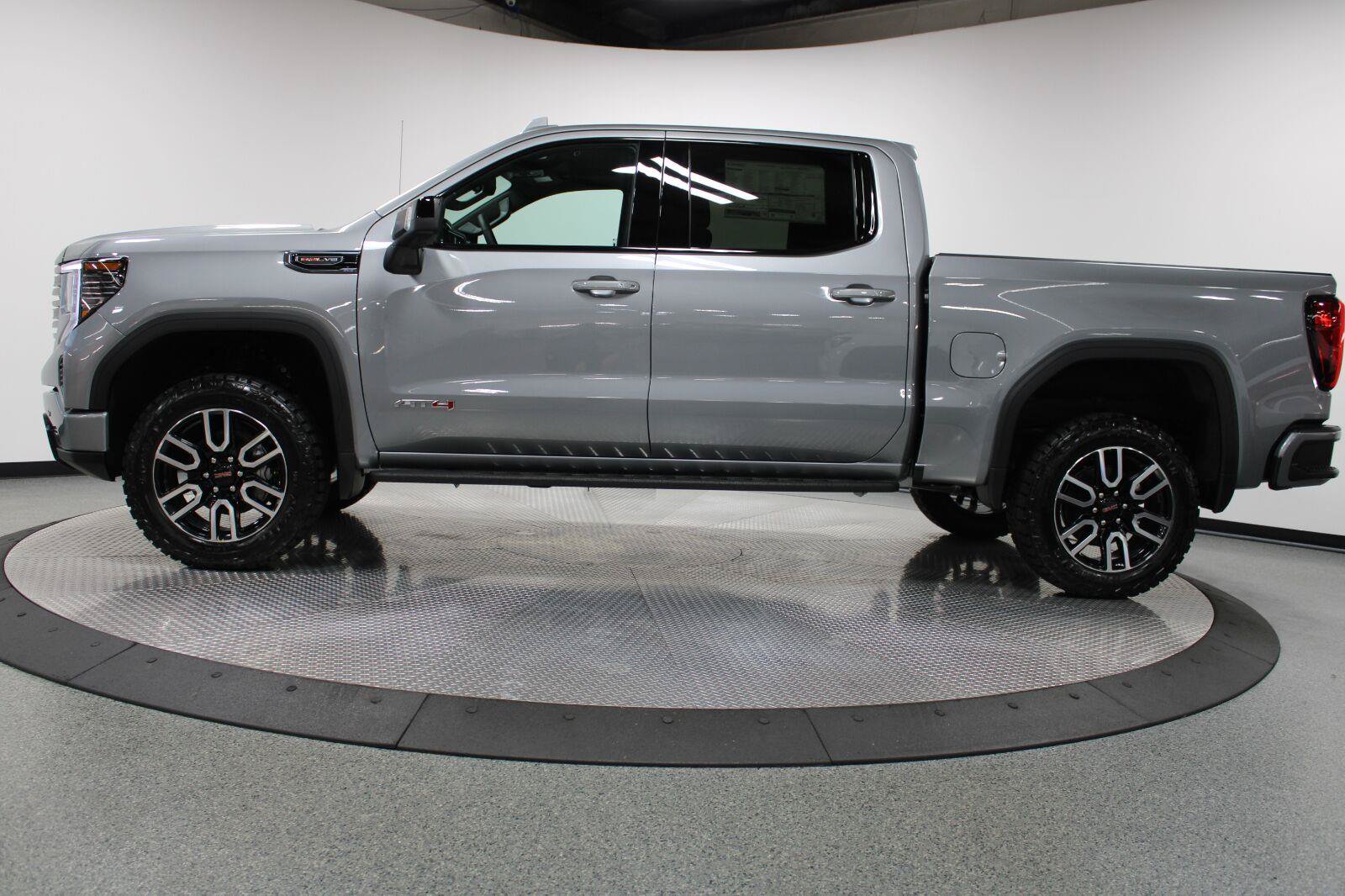 New 2026 GMC Sierra 1500 AT4 w/ AT4 Premium Package AWD/4WD image 9