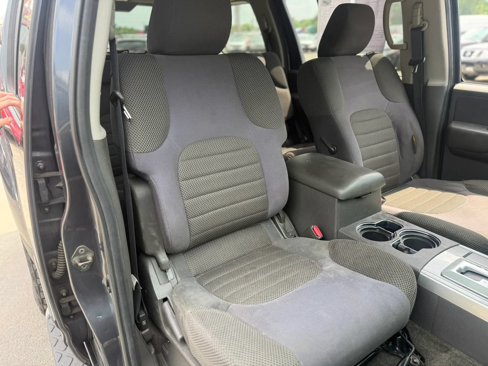 Used 2010 Nissan Pathfinder SE AWD/4WD image 17