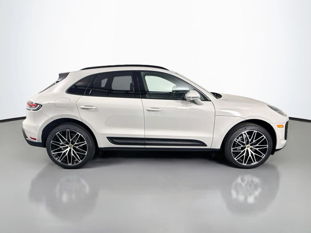 Certified 2026 Porsche Macan AWD/4WD image 8