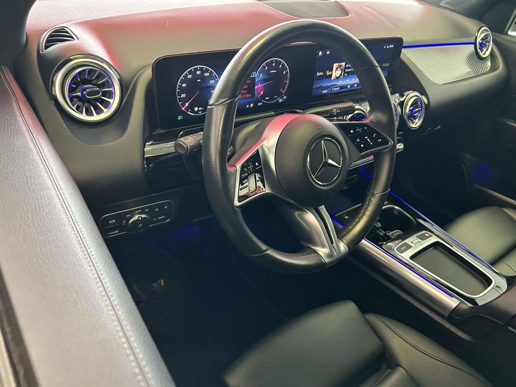Used 2025 Mercedes-Benz GLA 250 4MATIC image 13