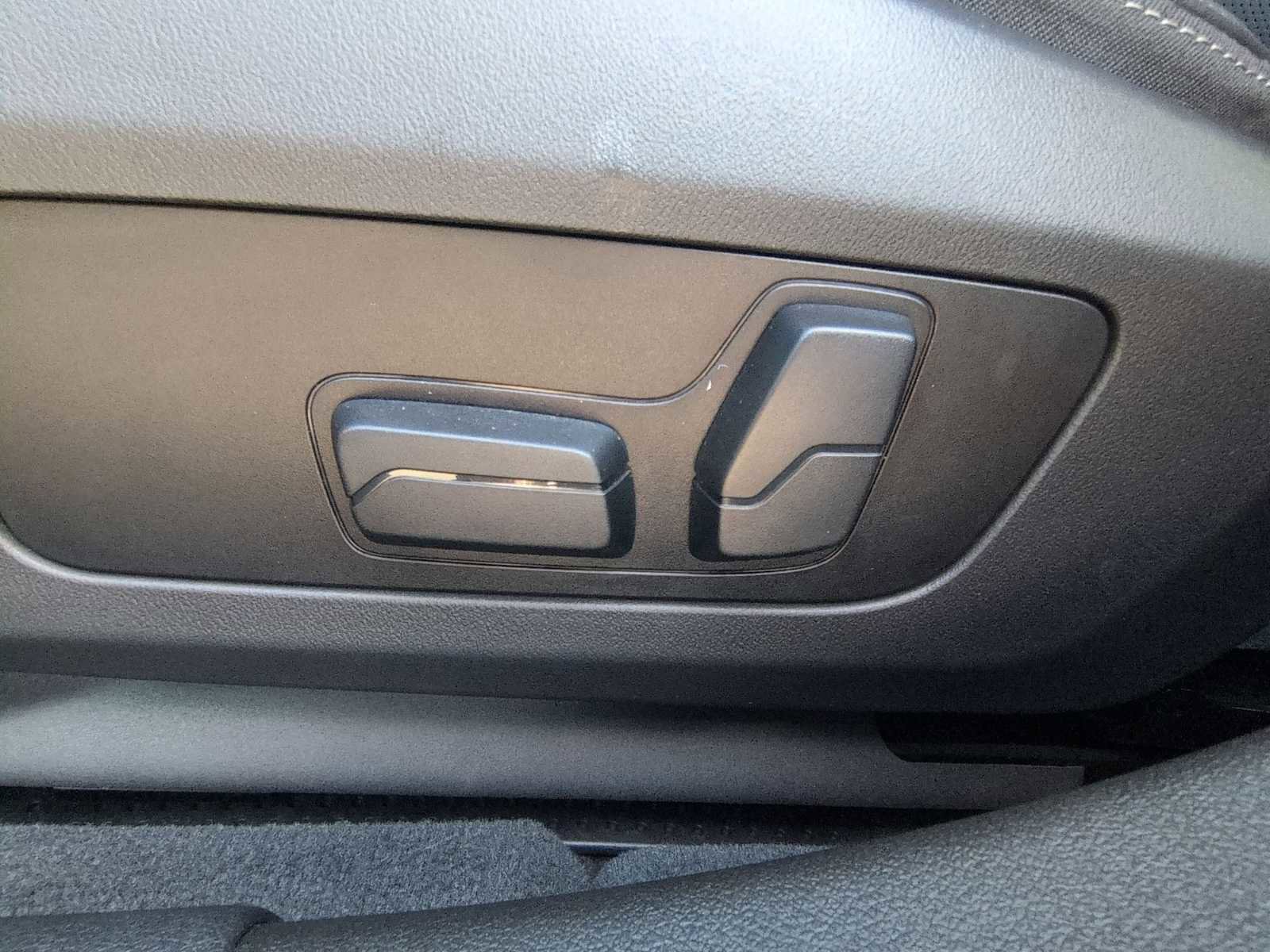 Used 2025 BMW 228i xDrive w/ Technology Package image 18