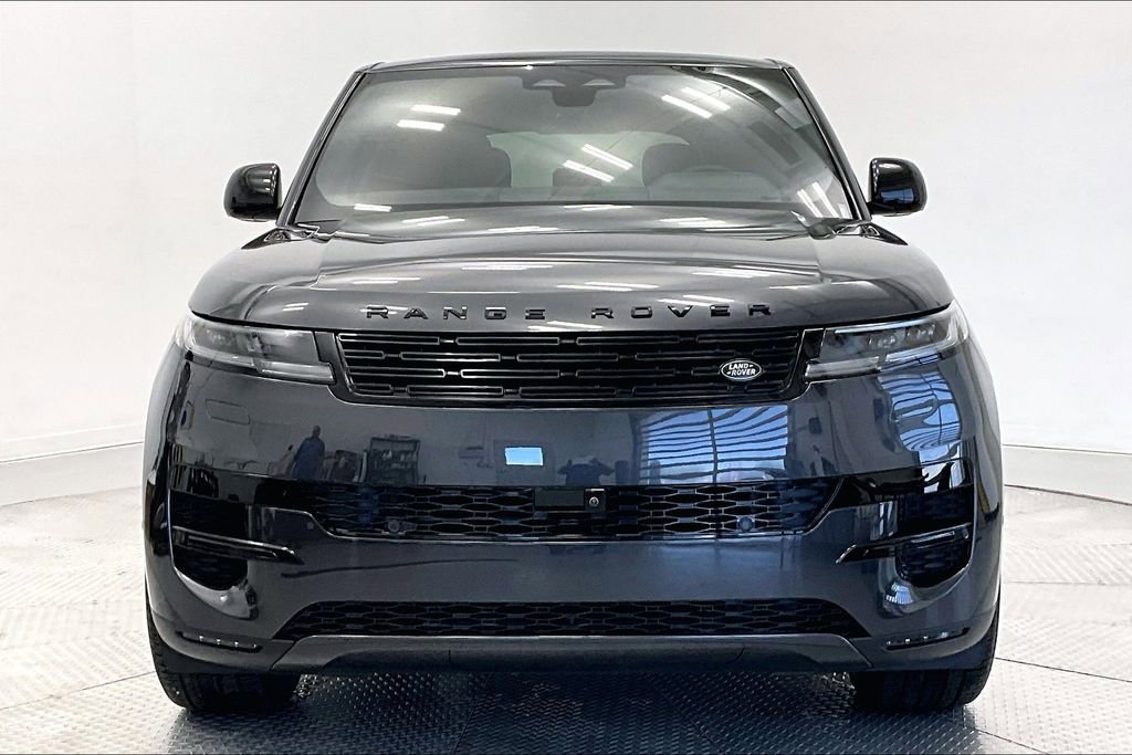 Used 2025 Land Rover Range Rover Sport SE image 3