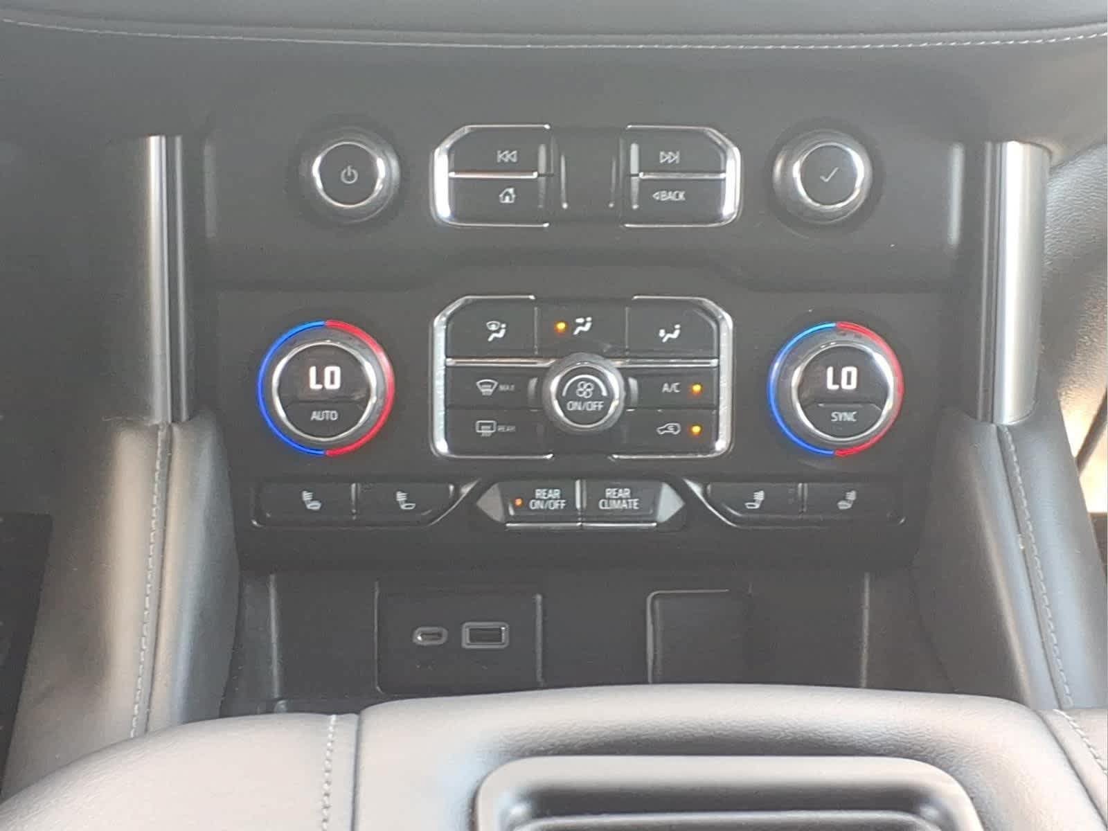 Used 2023 Chevrolet Suburban LT w/ Luxury Package AWD/4WD image 26
