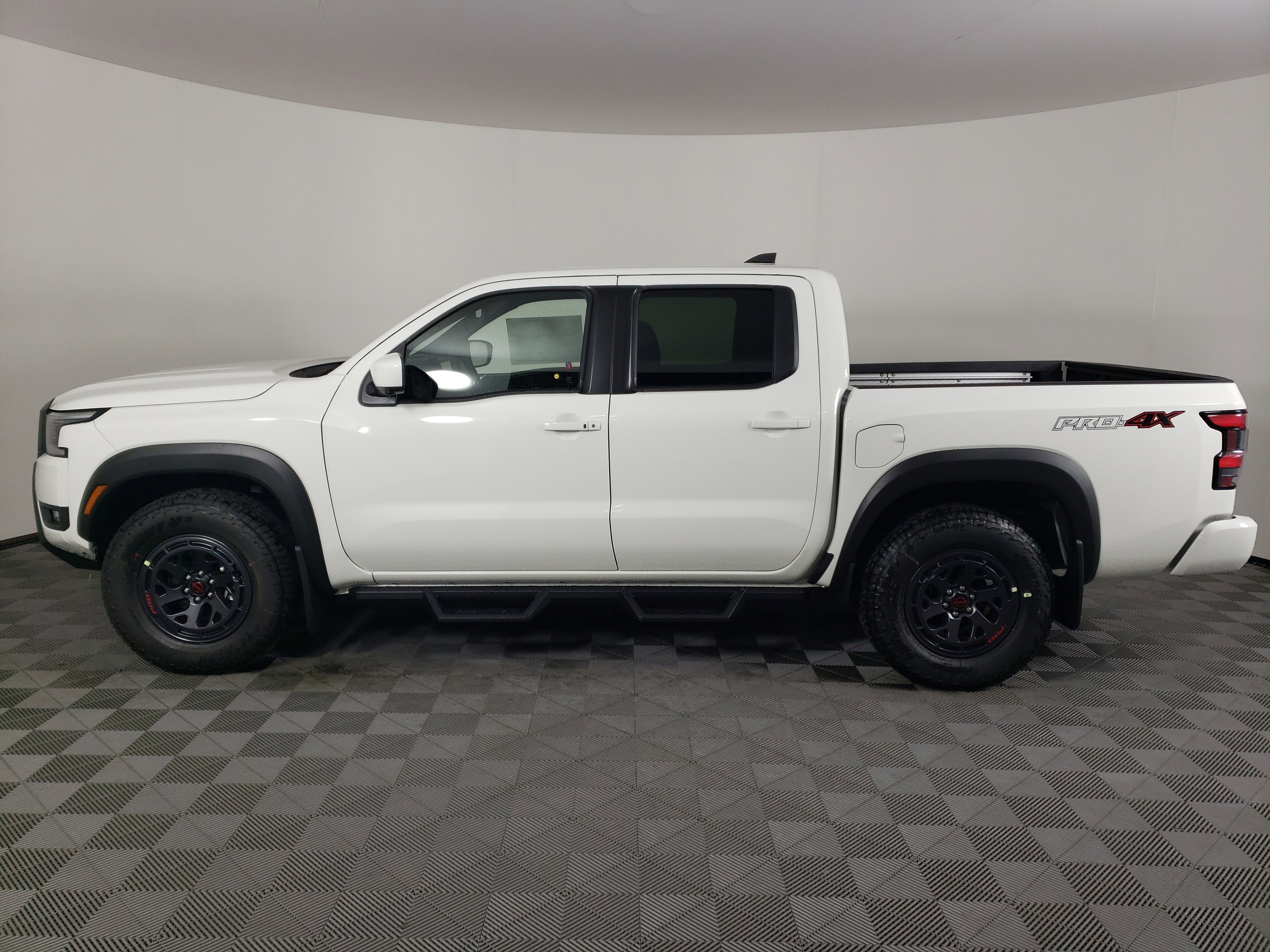 New 2026 Nissan Frontier PRO-4X w/ Pro-4x Convenience Package image 5