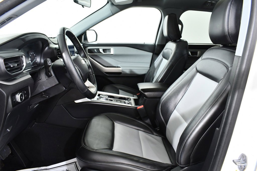 Used 2023 Ford Explorer XLT w/ Equipment Group 202A image 6