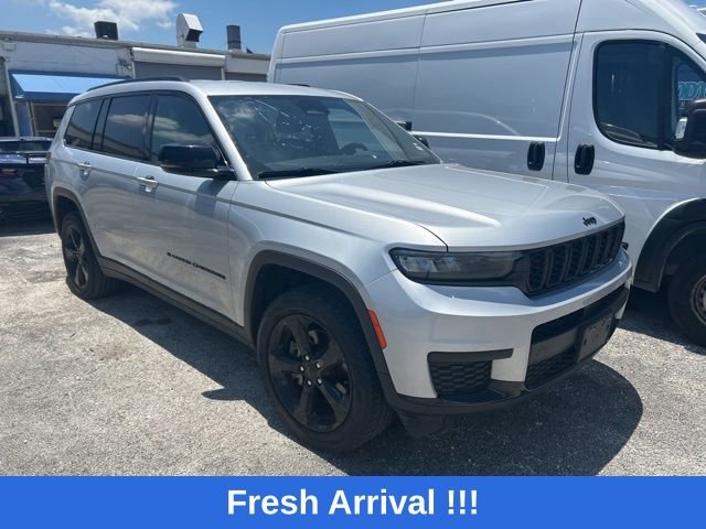 Used 2023 Jeep Grand Cherokee L Laredo RWD image 6