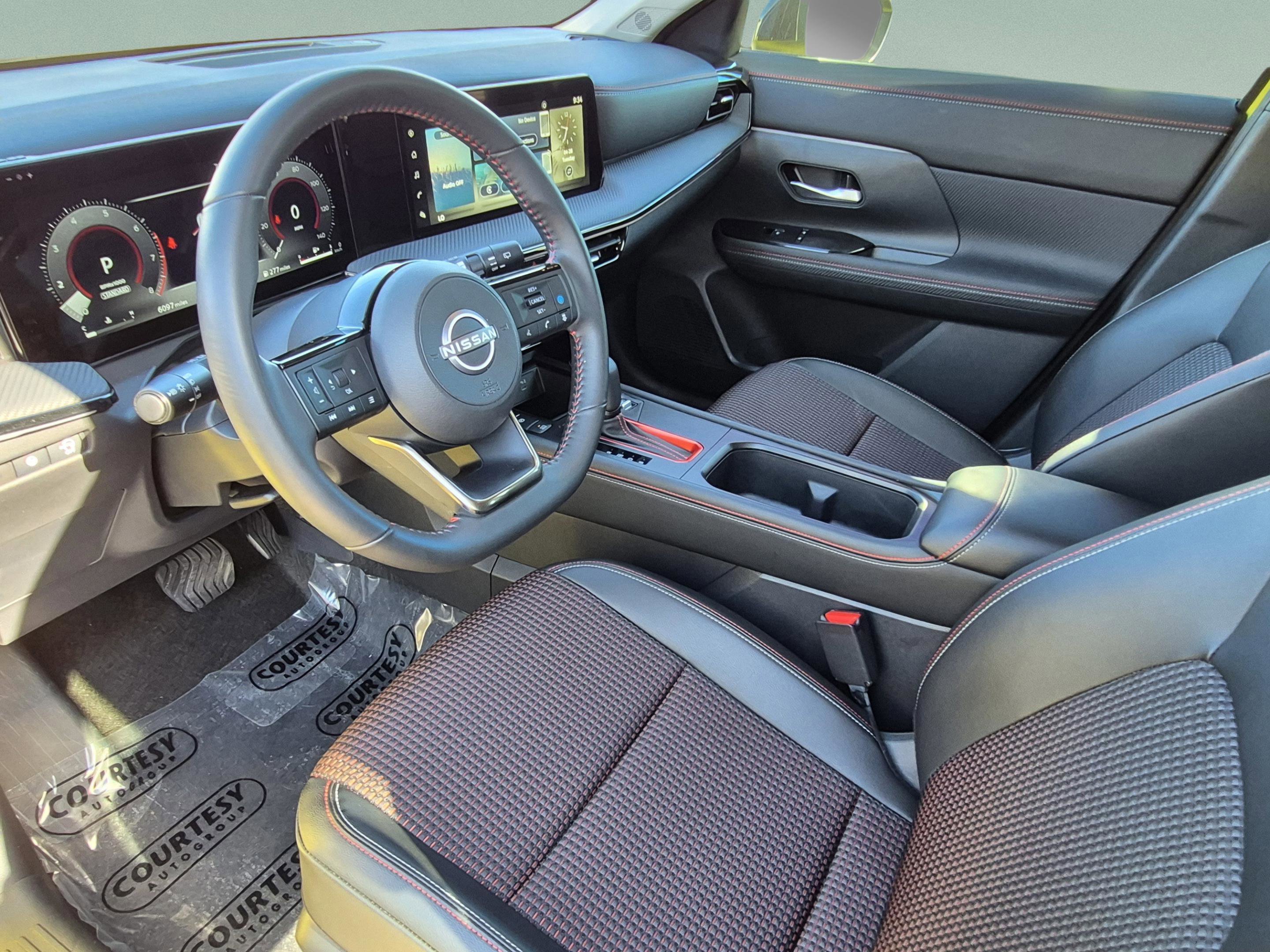 Certified 2025 Nissan Kicks SR FWD image 19