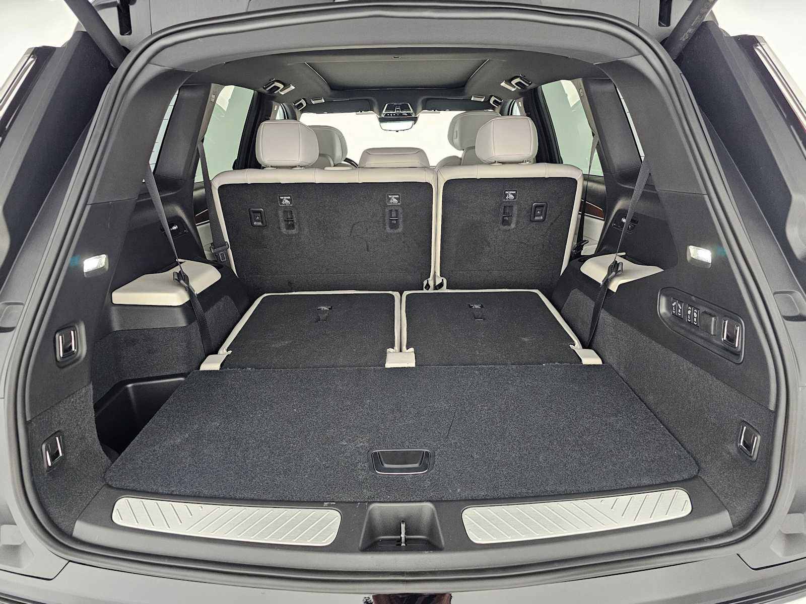 New 2026 Cadillac Vistiq Luxury AWD/4WD image 16