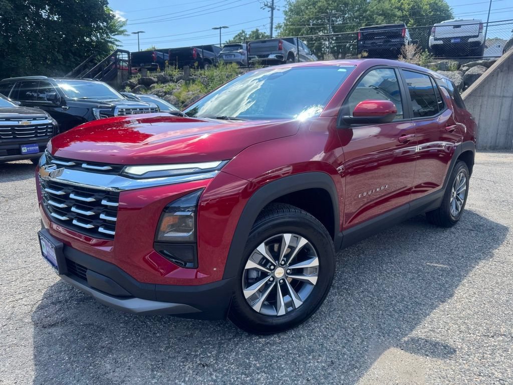Used 2026 Chevrolet Equinox LT FWD image 2
