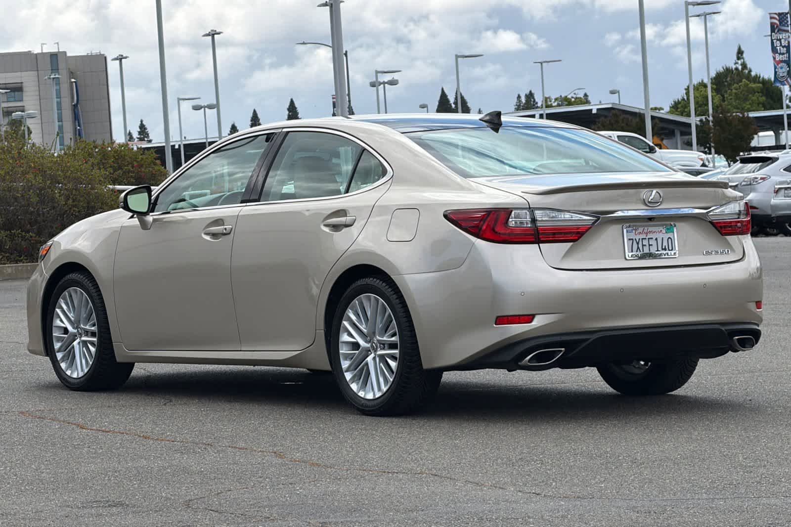 Used 2017 Lexus ES 350 w/ Luxury Package FWD image 7
