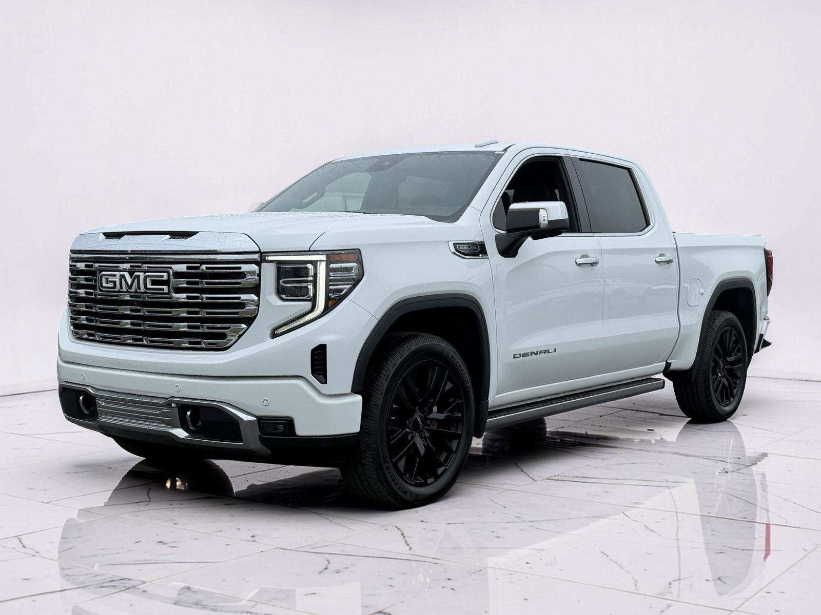 Used 2023 GMC Sierra 1500 Denali w/ Technology Package AWD/4WD image 3