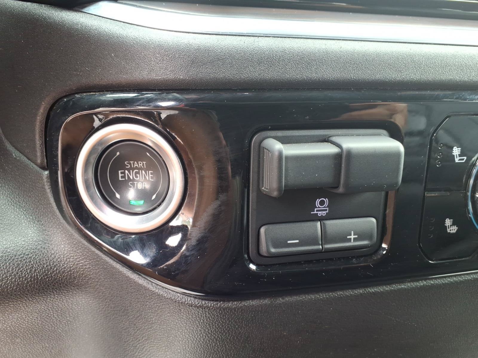 Used 2025 GMC Sierra 1500 SLT AWD/4WD image 25