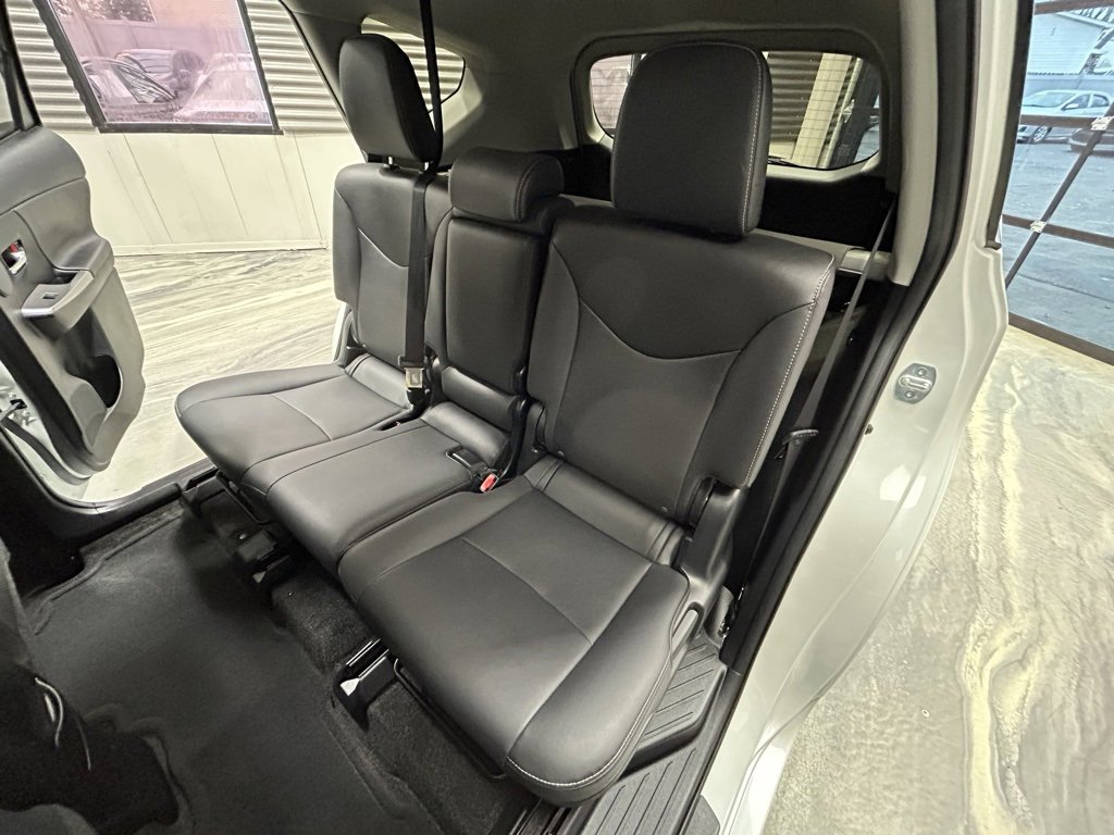 Used 2016 Toyota Prius V Five image 7