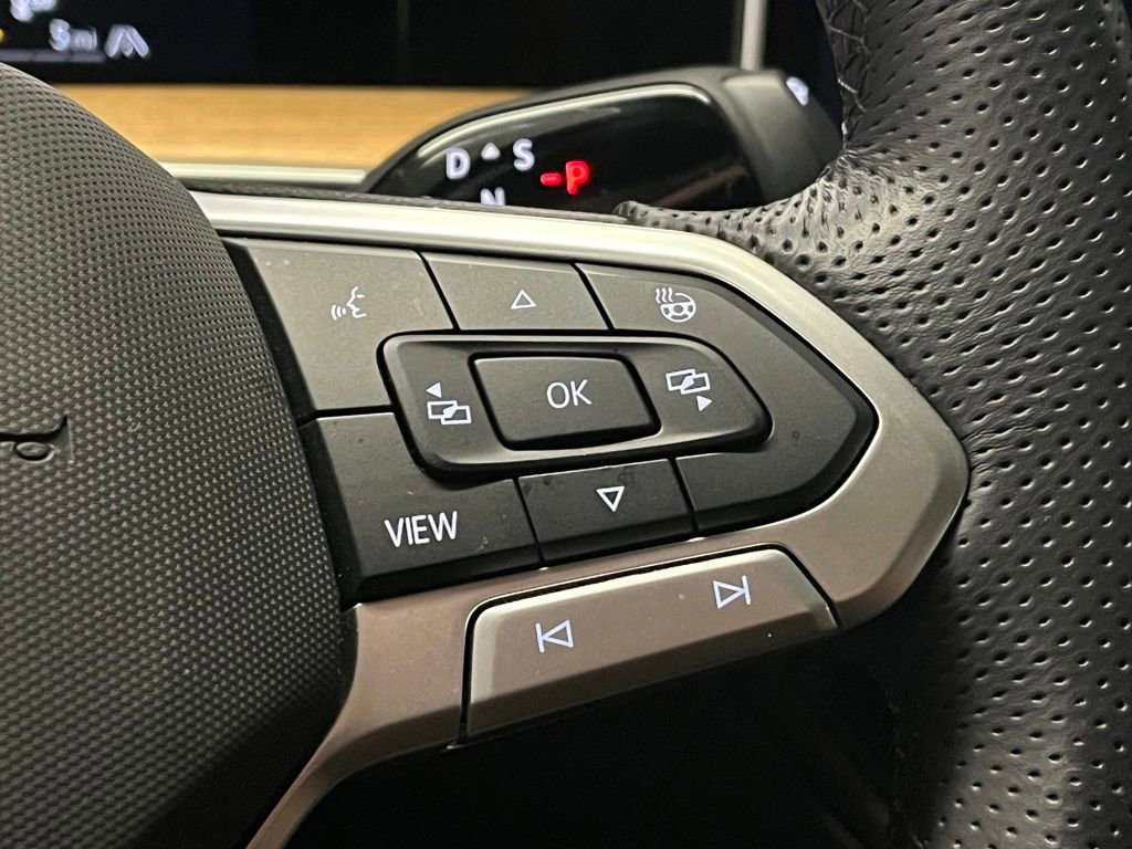 Certified 2025 Volkswagen Tiguan SEL R-Line image 27