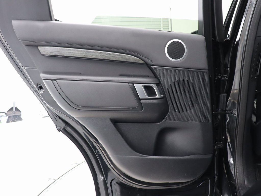 Used 2020 Land Rover Discovery HSE image 44