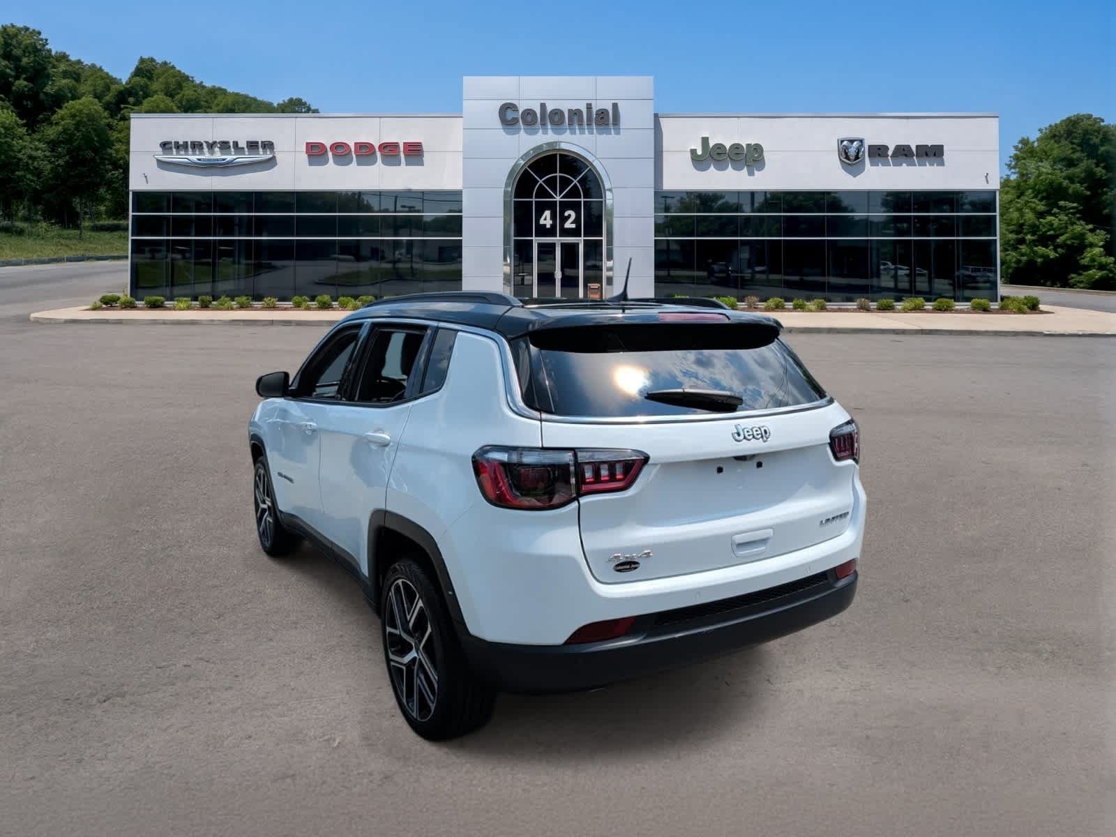 Used 2025 Jeep Compass Limited AWD/4WD image 4