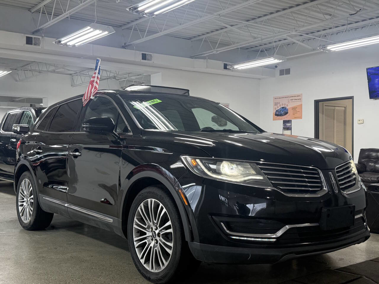 Used 2016 Lincoln MKX Reserve w/ Equipment Group 102A image 2