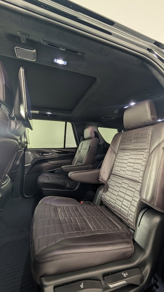 Used 2023 Cadillac Escalade Sport Platinum w/ LPO, ONYX Package image 7
