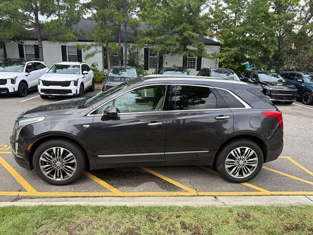 Used 2017 Cadillac XT5 Premium Luxury FWD image 3
