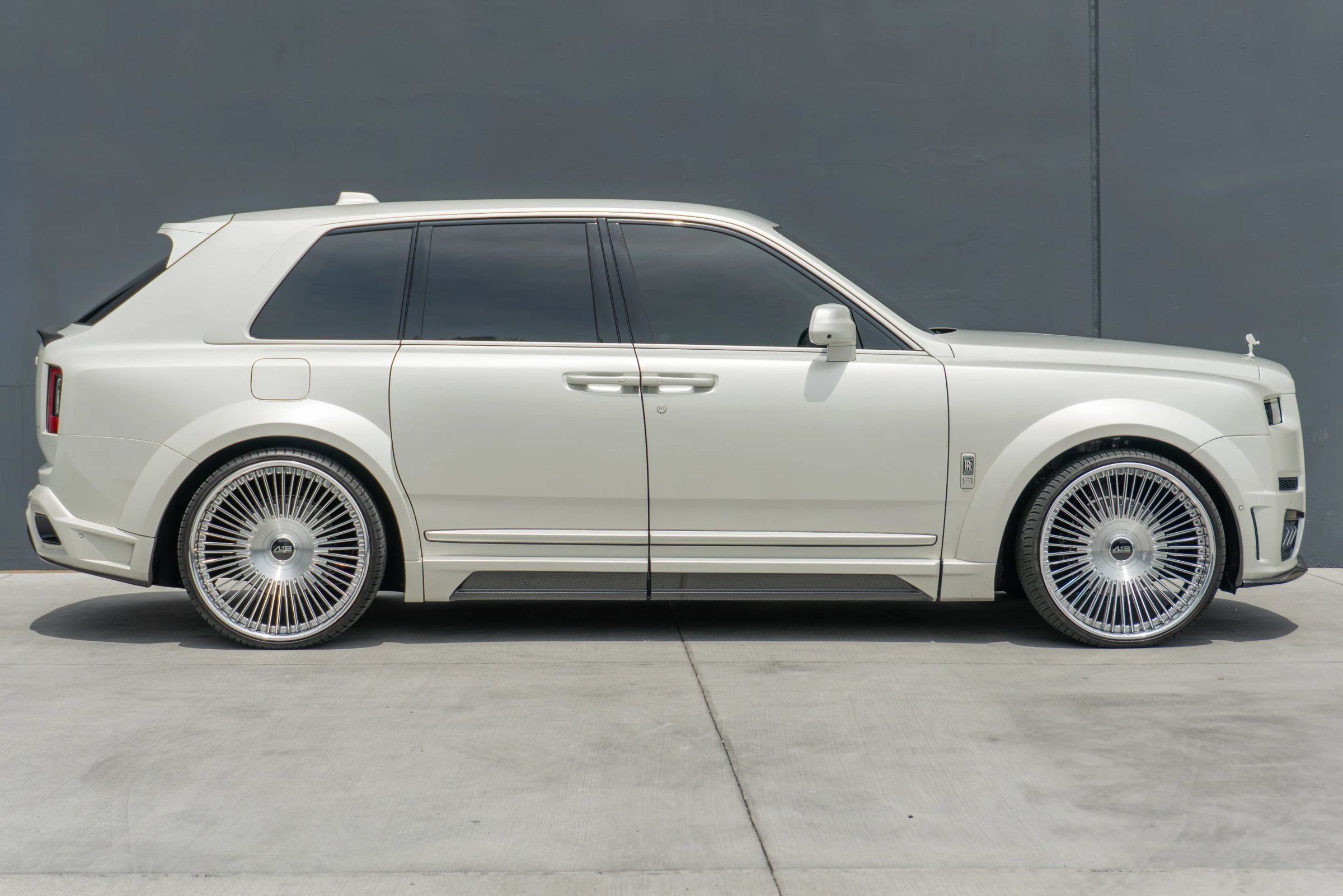 Used 2025 Rolls-Royce Cullinan AWD/4WD image 6