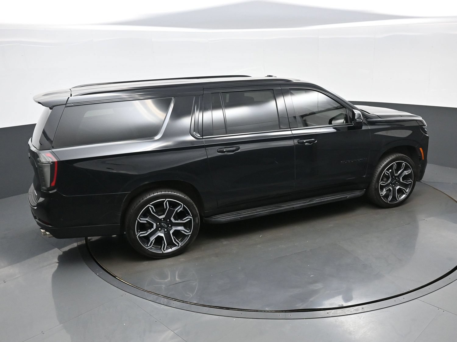 Used 2025 Chevrolet Suburban RST w/ RST Capability Package AWD/4WD image 44