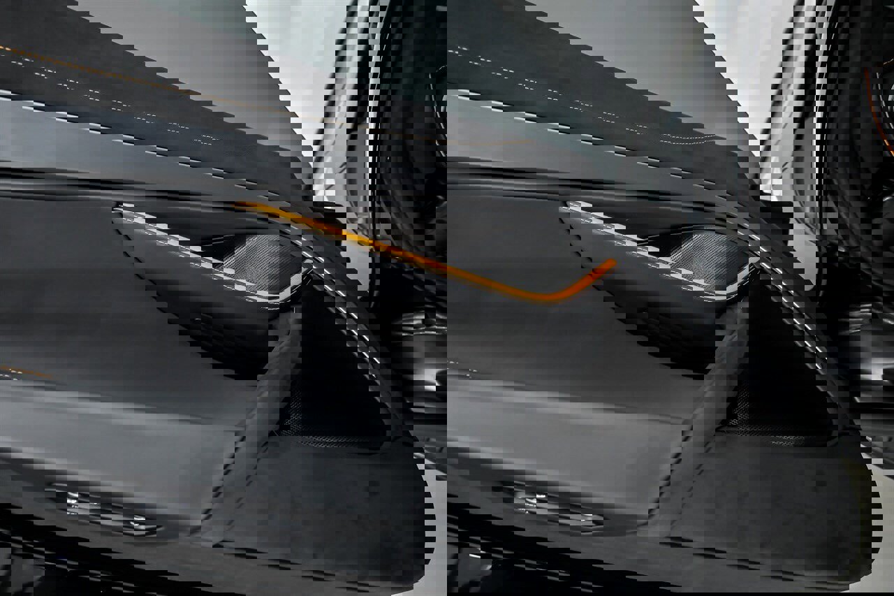 Used 2024 McLaren 750S Spider RWD image 19