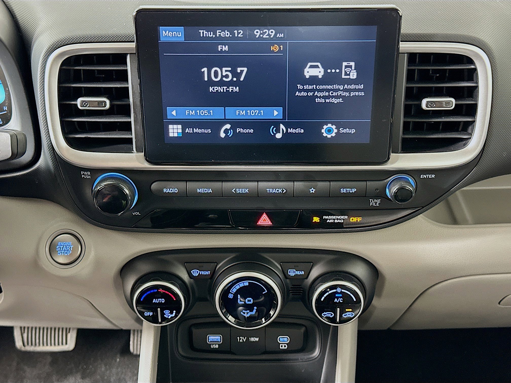 Used 2025 Hyundai Venue SEL image 23