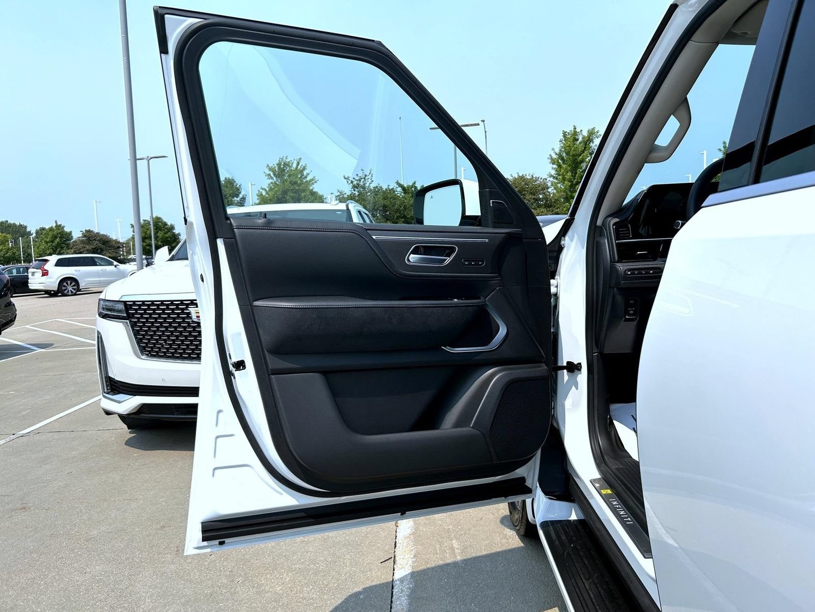 New 2027 INFINITI QX80 Luxe w/ Cargo Package AWD/4WD image 9