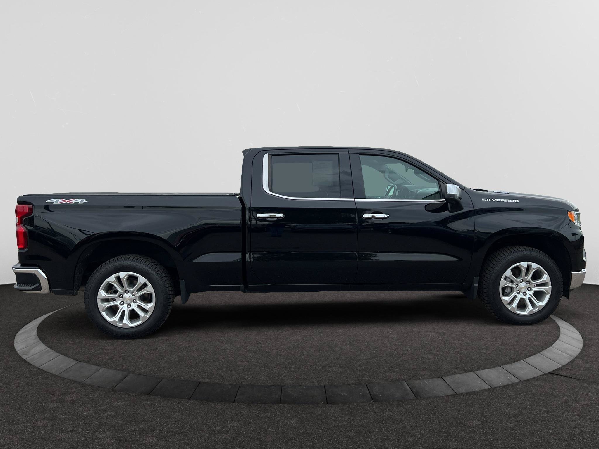 Used 2023 Chevrolet Silverado 1500 LTZ AWD/4WD image 5