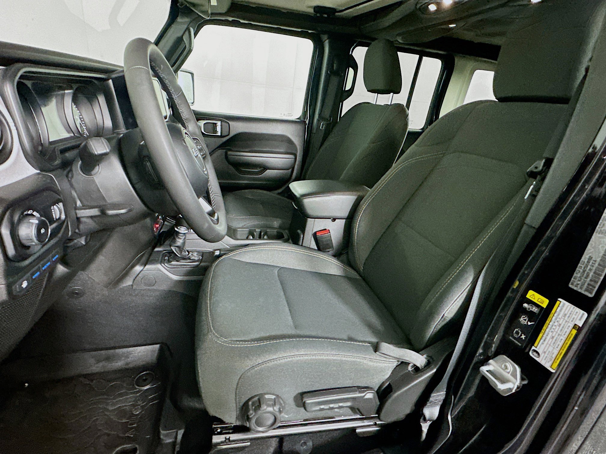 Used 2025 Jeep Wrangler Willys image 13