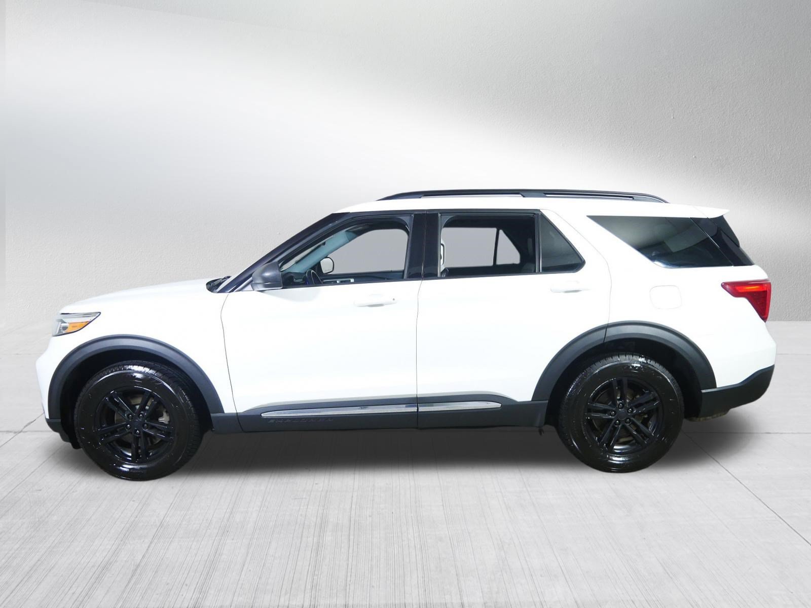 Used 2020 Ford Explorer XLT w/ Equipment Group 202A AWD/4WD image 4