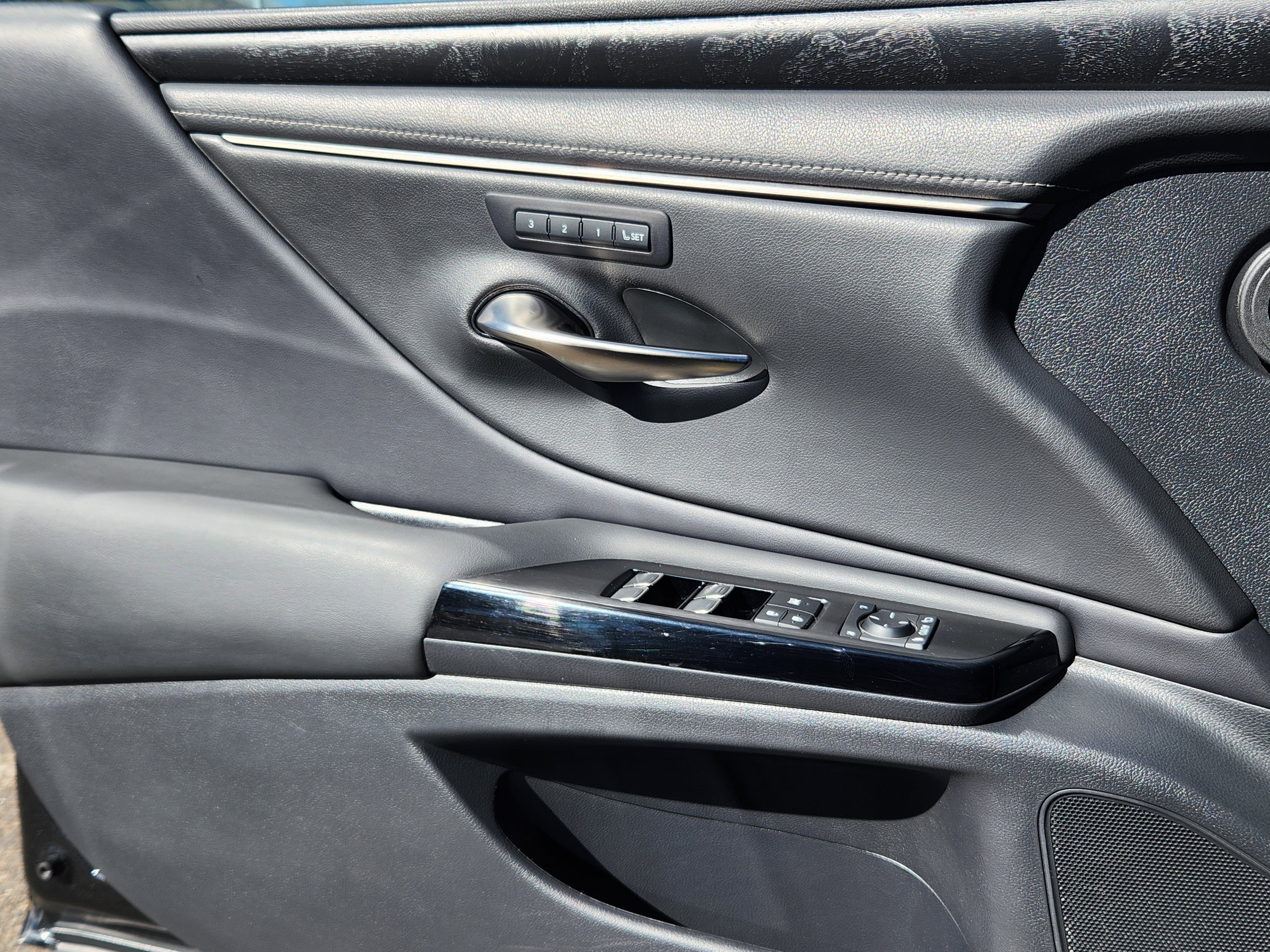 Used 2022 Lexus ES 250 w/ Premium Package image 12