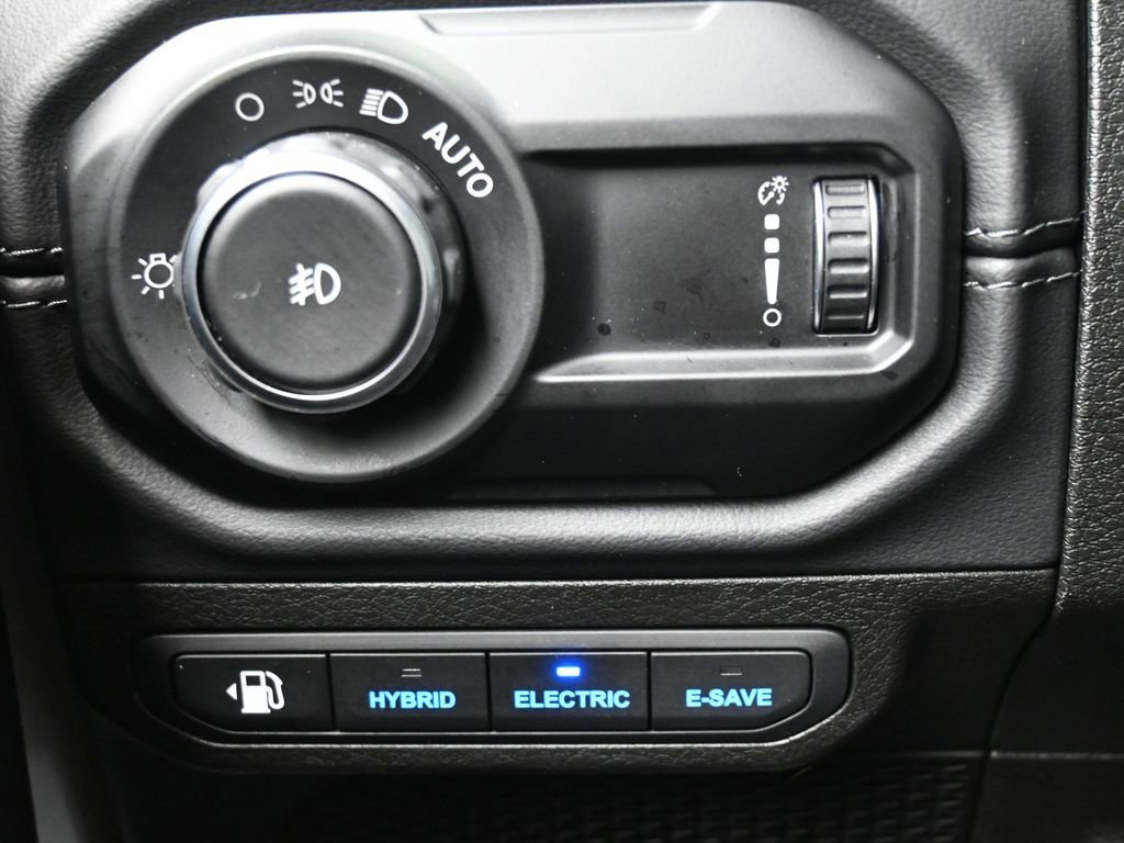 Used 2025 Jeep Wrangler Unlimited Sahara image 20