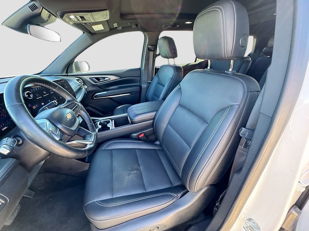 Used 2025 Chevrolet Traverse LT w/ Sun and Wheel Package image 20